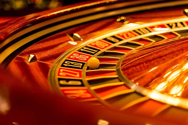 skor 7 Macau Pools live chat and player interaction during a round